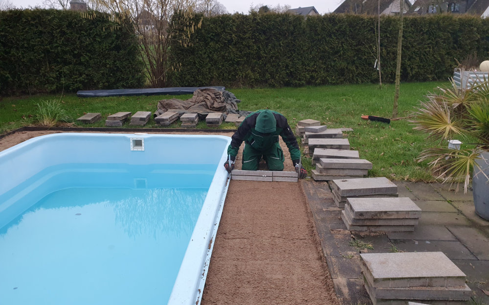 Arbeiten am Pool