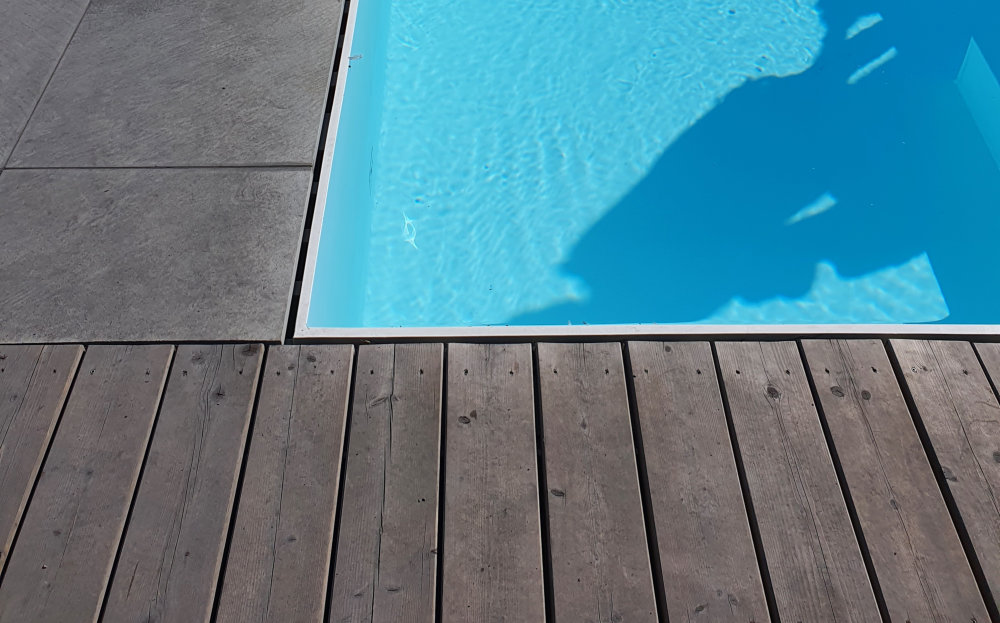 Terrassenbelag am Pool