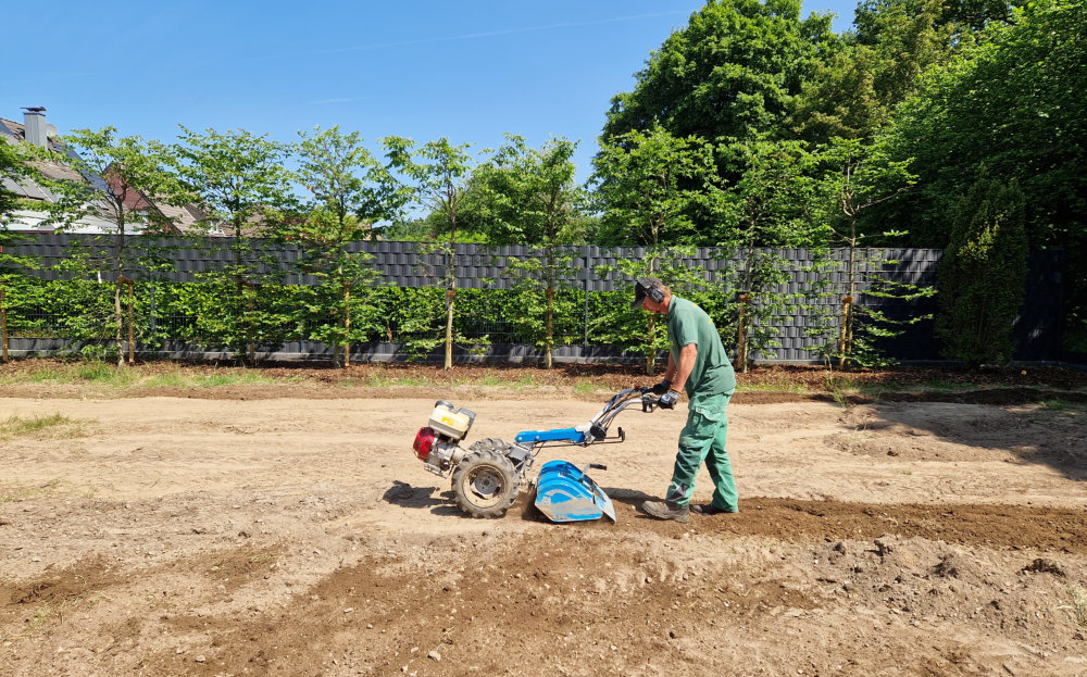 Vorbereitung einer Gartenfläche